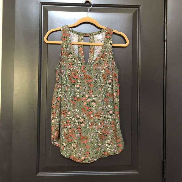 Old Navy Tops - 🌸Sleeveless floral top